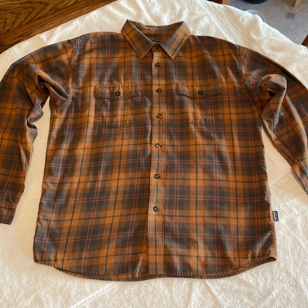 Patagonia long sleeve button down shirt